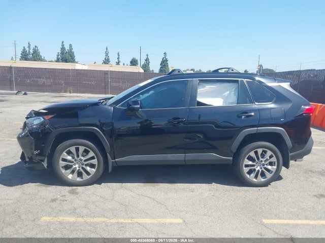 2T3C1RFV5MC137567 Toyota Rav4 Xle Premium