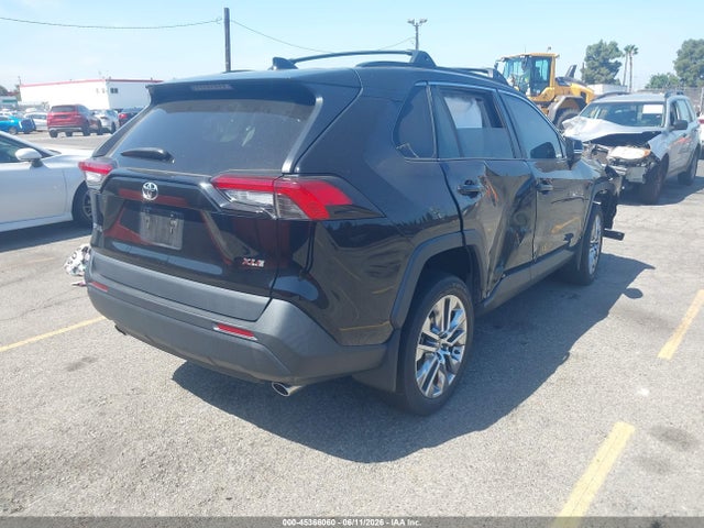2T3C1RFV5MC137567 Toyota Rav4 Xle Premium