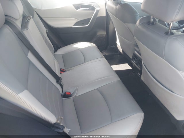 2T3C1RFV5MC137567 Toyota Rav4 Xle Premium