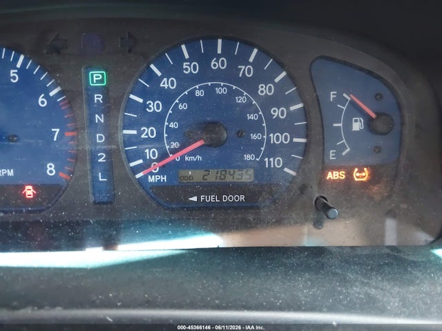 45366146 :رقم المزاد ، 4T3ZF13C52U438416 vin ، 2002 Toyota Sienna Le مزاد بيع