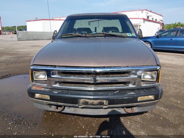 1997 Chevrolet S-10 Ls მანქანა იყიდება აუქციონზე, vin: 1GCDT14X8V8104301, აუქციონის ნომერი: 45366343