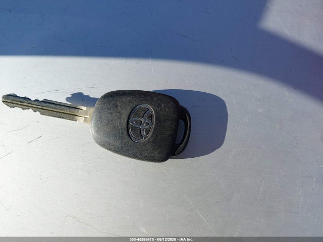 JTDKDTB3XJ1620002 Toyota Prius C One