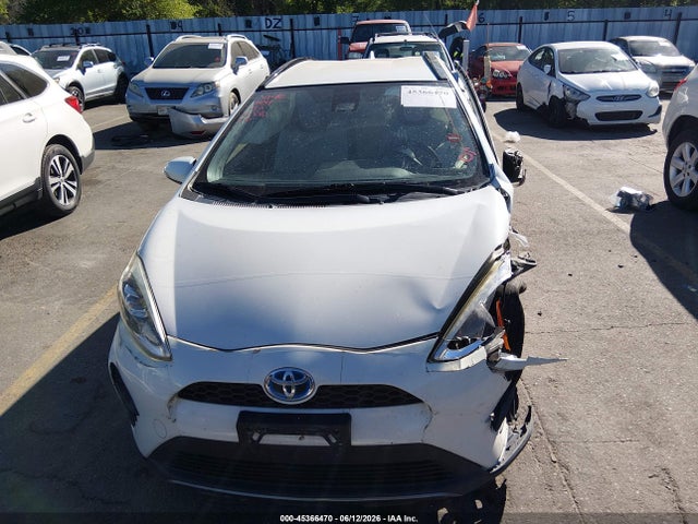 Toyota Prius C One 2018 JTDKDTB3XJ1620002 Image 13