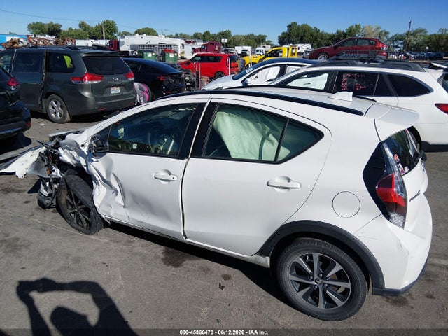 Toyota Prius C One 2018 JTDKDTB3XJ1620002 Image 15