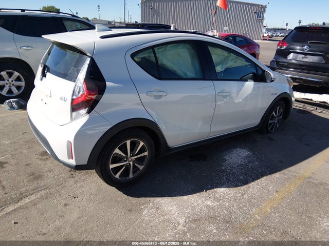 Toyota Prius C One 2018 JTDKDTB3XJ1620002 Image 4