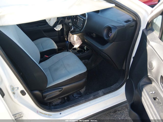 Toyota Prius C One 2018 JTDKDTB3XJ1620002 Image 5
