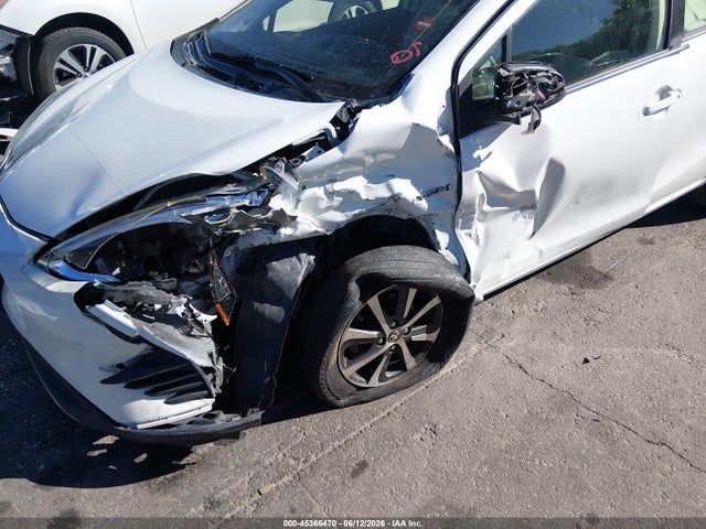 Toyota Prius C One 2018 JTDKDTB3XJ1620002 Image 6