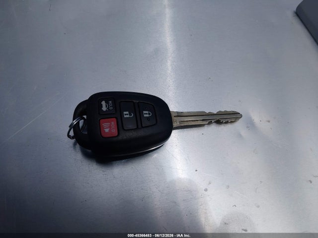 5YFBURHE8KP935650 Toyota COROLLA LE