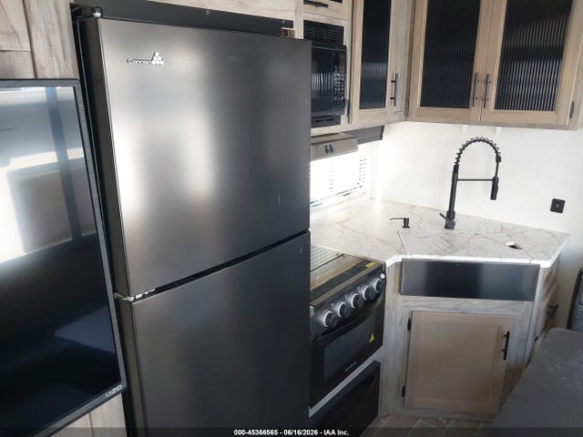 Продажа на аукционе авто 2022 Forest River Artic Wolf, vin: 5ZT3CKUB1N0711014, номер лота: 45366565