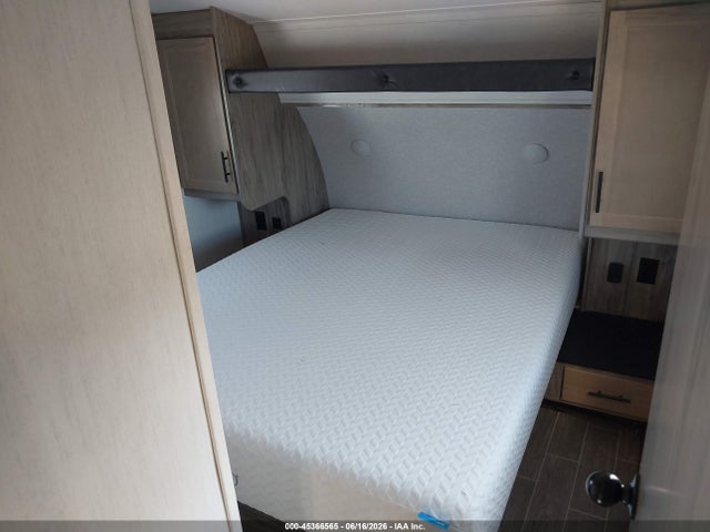 Продажа на аукционе авто 2022 Forest River Artic Wolf, vin: 5ZT3CKUB1N0711014, номер лота: 45366565