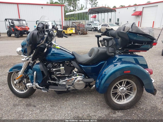 Harley-Davidson FLHTCUTG 2020 1HD1MAF12LB857023 Image 13