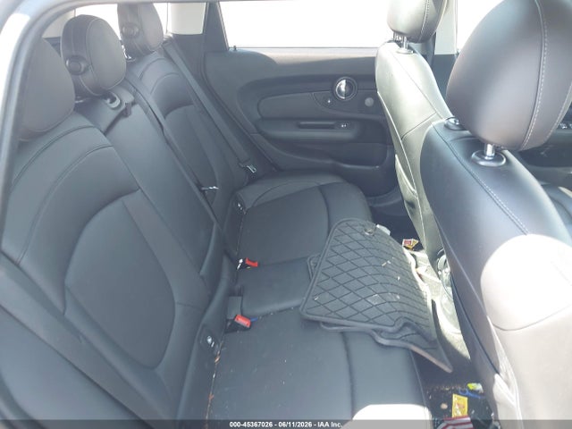 Mini Clubman Cooper 2016 WMWLN5C5XG2E30152 Image 8