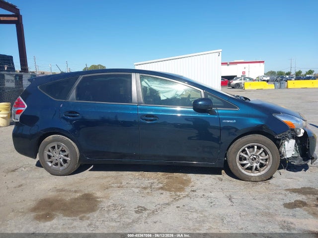 Toyota Prius V Two 2017 JTDZN3EU5HJ069262 Image 17