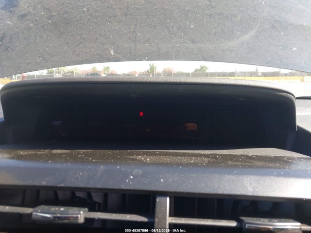 Toyota Prius V Two 2017 JTDZN3EU5HJ069262 Image 19