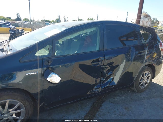 Toyota Prius V Two 2017 JTDZN3EU5HJ069262 Image 6