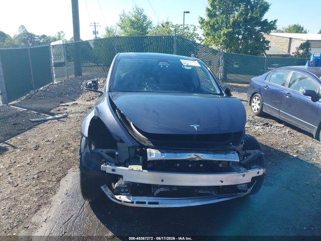 2025 Tesla Model Y Long Range Dual Motor Rear-wheel Drive მანქანა იყიდება აუქციონზე, vin: 7SAYGDED1SF270640, აუქციონის ნომერი: 45367272