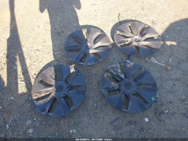 2025 Tesla Model Y Long Range Dual Motor Rear-wheel Drive მანქანა იყიდება აუქციონზე, vin: 7SAYGDED1SF270640, აუქციონის ნომერი: 45367272