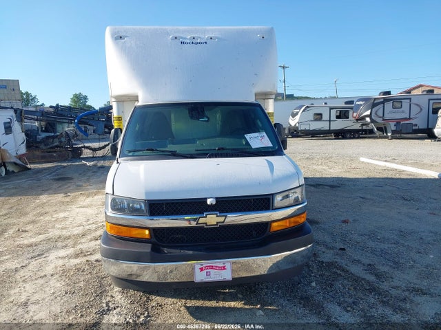 45367285 :رقم المزاد ، 1HA6GUC75NN003102 vin ، 2022 Chevrolet Express Cutaway 4500 Van مزاد بيع