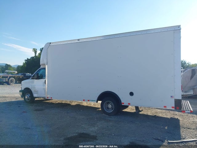 45367285 :رقم المزاد ، 1HA6GUC75NN003102 vin ، 2022 Chevrolet Express Cutaway 4500 Van مزاد بيع