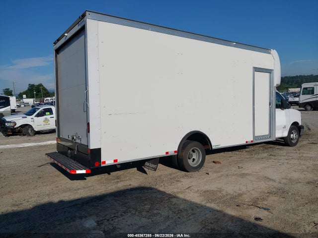 45367285 :رقم المزاد ، 1HA6GUC75NN003102 vin ، 2022 Chevrolet Express Cutaway 4500 Van مزاد بيع