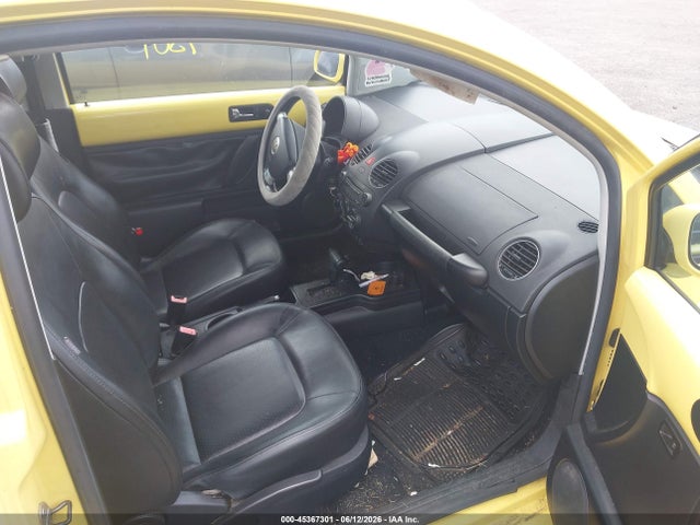 Продажа на аукционе авто 2010 Volkswagen New Beetle 2.5l, vin: 3VWPG3AG6AM017629, номер лота: 45367301