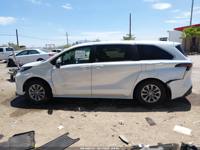 Toyota SIENNA XLE 2024 5TDYSKFC4RS134756 Image 14