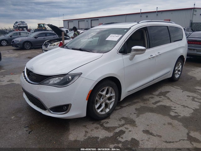 Chrysler Pacifica Limited 2020 2C4RC1GG0LR109737 Image 2