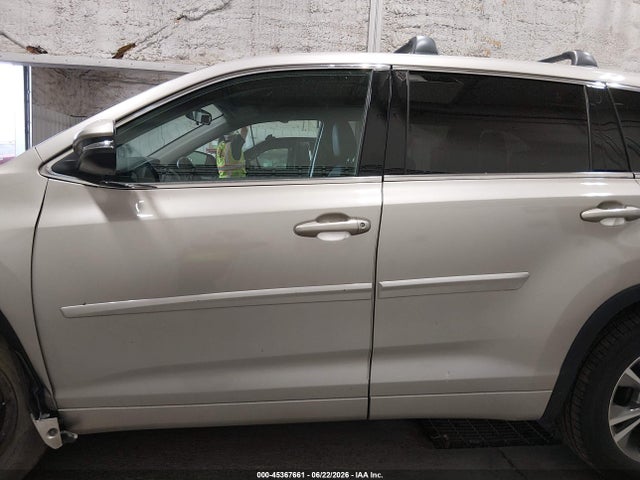 Toyota Highlander Le Plus V6 2015 5TDBKRFHXFS206467 Image 14