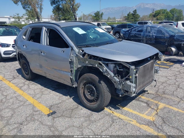 Toyota RAV4 LE 2019 2T3K1RFV2KC017878 Image 1