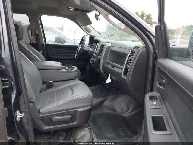 1C6RR7FG2LS156499 RAM 1500 Classic Tradesman 4x4 6&#039;4 Box