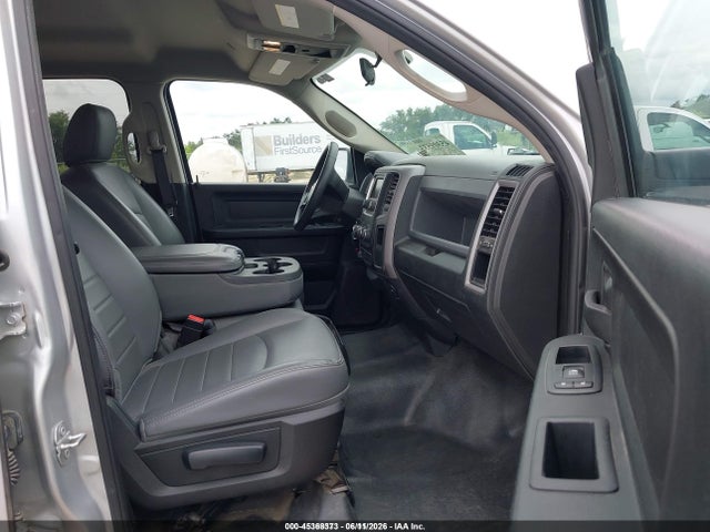 1C6RR6KG7JS303624 RAM 1500 Tradesman 4x2 5&#039;7 Box