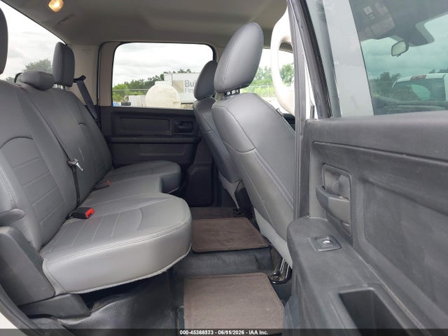 1C6RR6KG7JS303624 RAM 1500 Tradesman 4x2 5&#039;7 Box