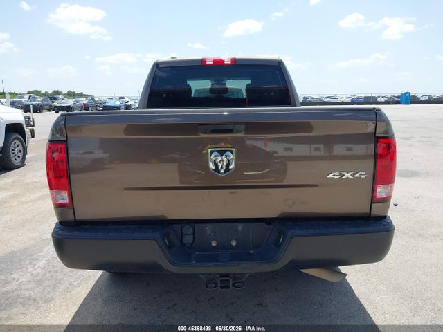 1C6RR7FG3LS156513 RAM 1500 Classic Tradesman 4x4 6&#039;4 Box