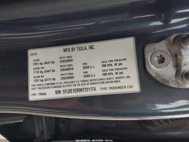 45368763 :رقم المزاد ، 5YJ3E1EB9KF231174 vin ، 2019 Tesla Model 3 Long Range/performance مزاد بيع