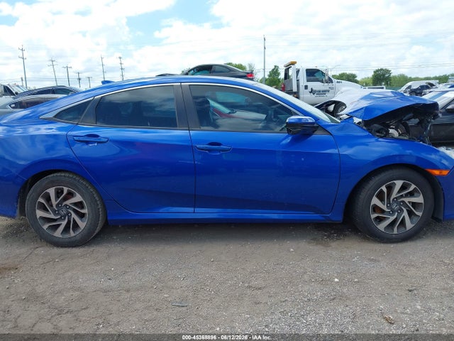 Продажа на аукционе авто 2018 Honda Civic Ex, vin: 19XFC2F7XJE015082, номер лота: 45368896