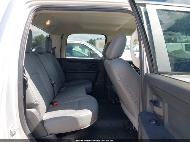 1C6RR6KG3JS303622 RAM 1500 Tradesman 4x2 5&#039;7 Box