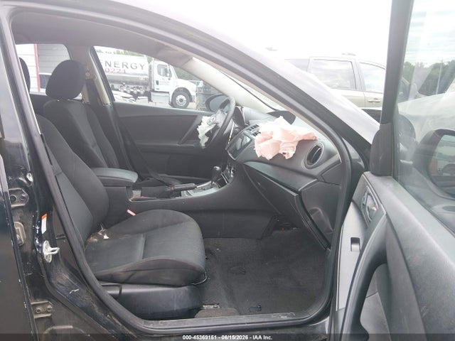 45369151 :رقم المزاد ، JM1BL1UF8B1442347 vin ، 2011 Mazda Mazda3 I Sport مزاد بيع