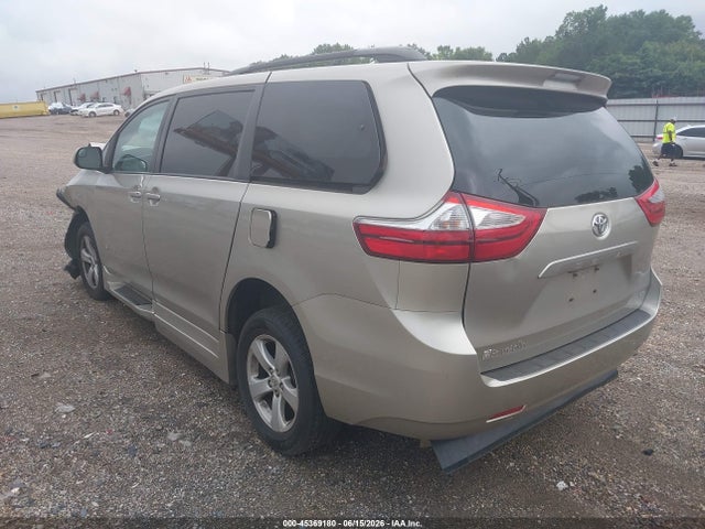 5TDKZ3DCXHS875597 Toyota Sienna Le 7 Passenger