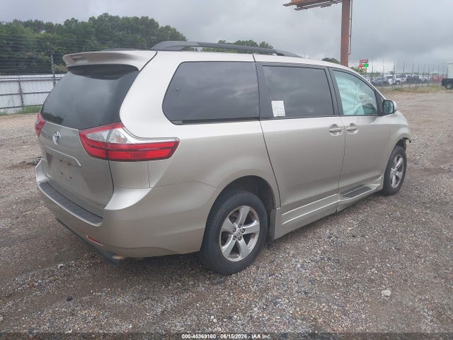 5TDKZ3DCXHS875597 Toyota Sienna Le 7 Passenger