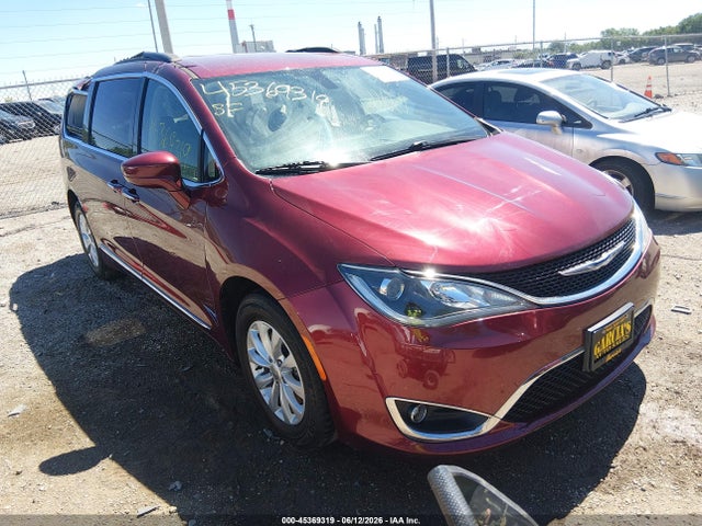 Продаж на аукціоні авто 2017 Chrysler Pacifica Touring-l, vin: 2C4RC1BG1HR576471, номер лоту: 45369319