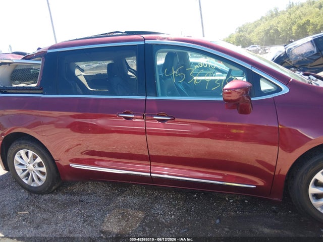 Продаж на аукціоні авто 2017 Chrysler Pacifica Touring-l, vin: 2C4RC1BG1HR576471, номер лоту: 45369319