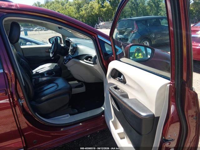 Продаж на аукціоні авто 2017 Chrysler Pacifica Touring-l, vin: 2C4RC1BG1HR576471, номер лоту: 45369319