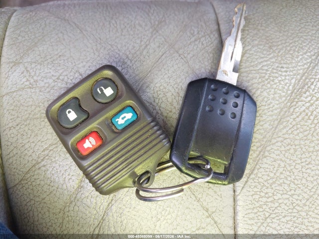 Продажа на аукционе авто 2005 Mercury Grand Marquis Ls/lse, vin: 2MEFM75WX5X660879, номер лота: 45369399