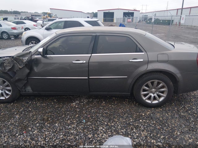 2010 Chrysler 300 Touring/signature Series/executive Series მანქანა იყიდება აუქციონზე, vin: 2C3CA5CV0AH167555, აუქციონის ნომერი: 45369456