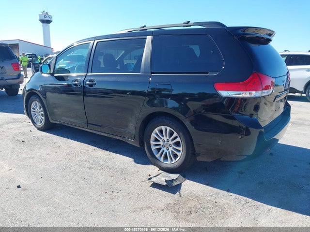 2012 Toyota Sienna Xle V6 8 Passenger მანქანა იყიდება აუქციონზე, vin: 5TDYK3DC8CS256617, აუქციონის ნომერი: 45370136