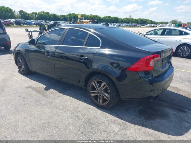45370988 :رقم المزاد ، YV140MFC4F1317884 vin ، 2015 Volvo S60 T5 Premier Plus مزاد بيع