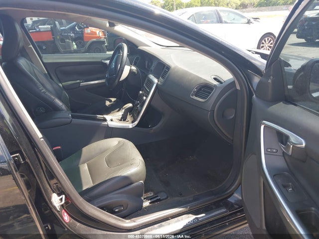 45370988 :رقم المزاد ، YV140MFC4F1317884 vin ، 2015 Volvo S60 T5 Premier Plus مزاد بيع