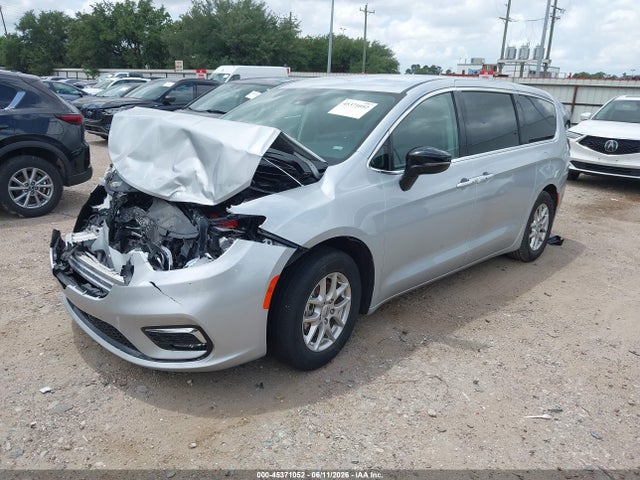 Chrysler Pacifica Touring L 2024 2C4RC1BG7RR154903 Image 2