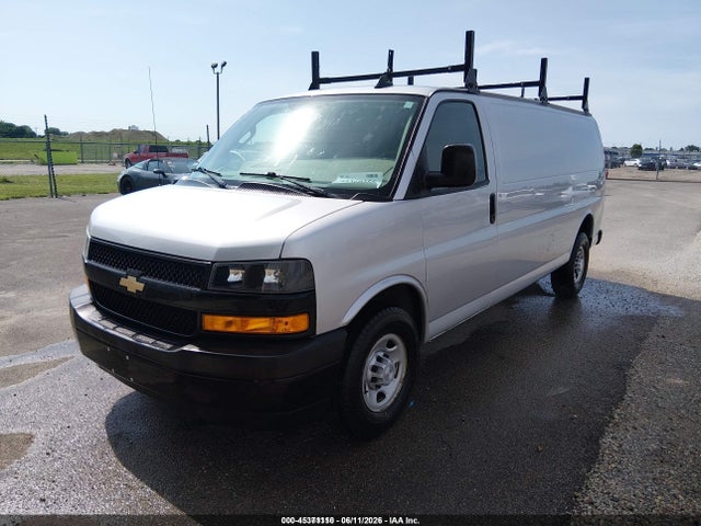 Chevrolet Express 3500 Work Van 2018 1GCZGHFG1J1334085 Image 2