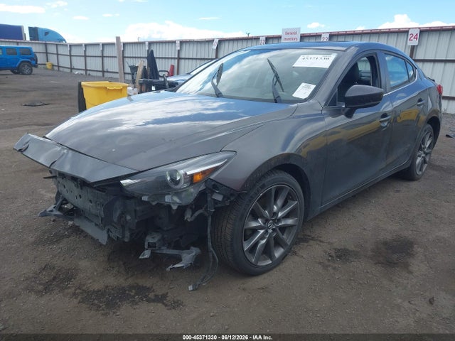 Mazda Mazda3 Grand Touring 2018 3MZBN1W33JM160919 Image 2